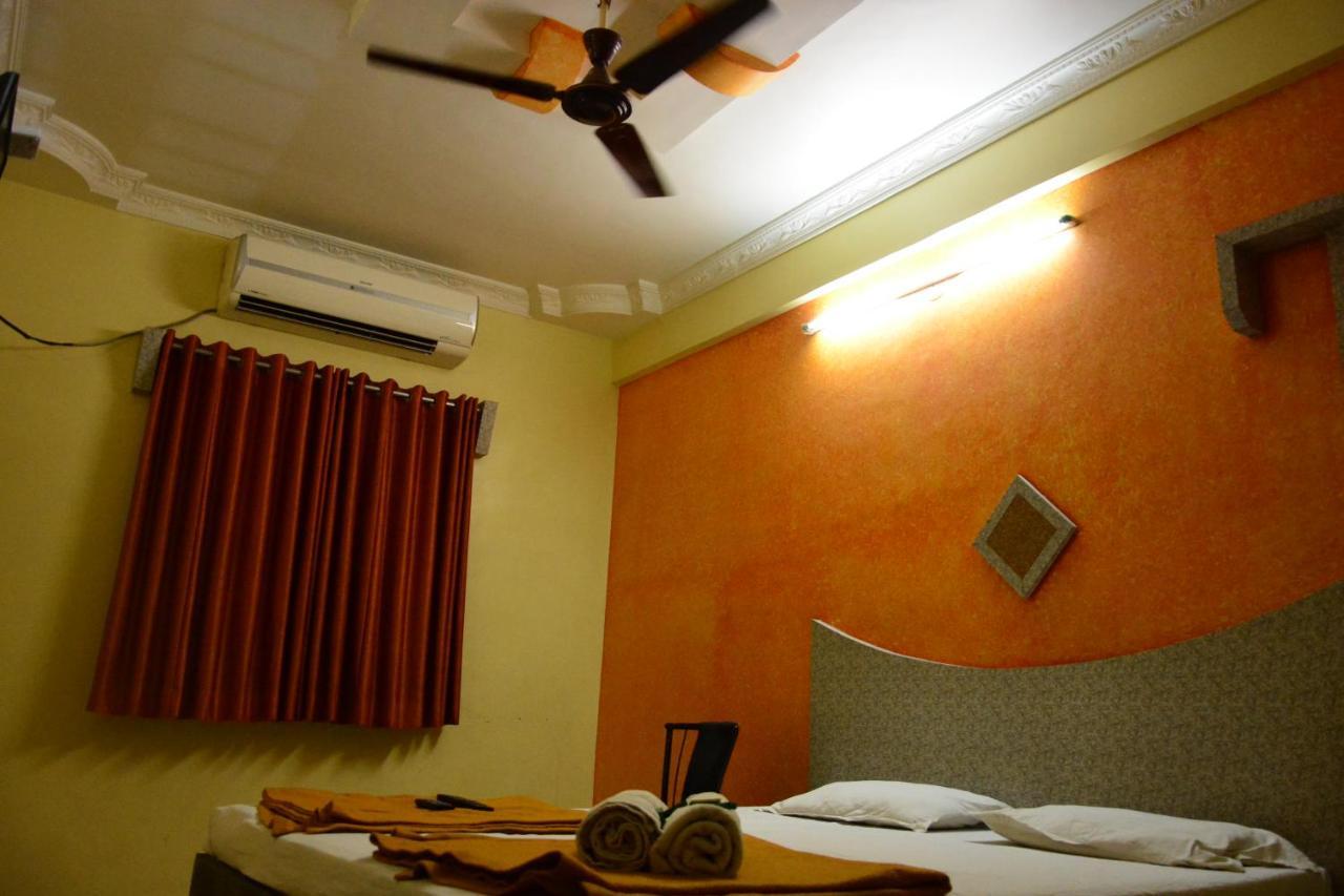 Hotel Sai Vishwa Širdi Exteriér fotografie